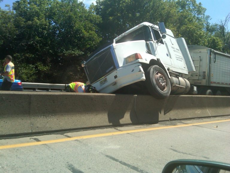 New Haven Auto Accidents With A Tractor Trailer Truck | LoRicco Law Firm